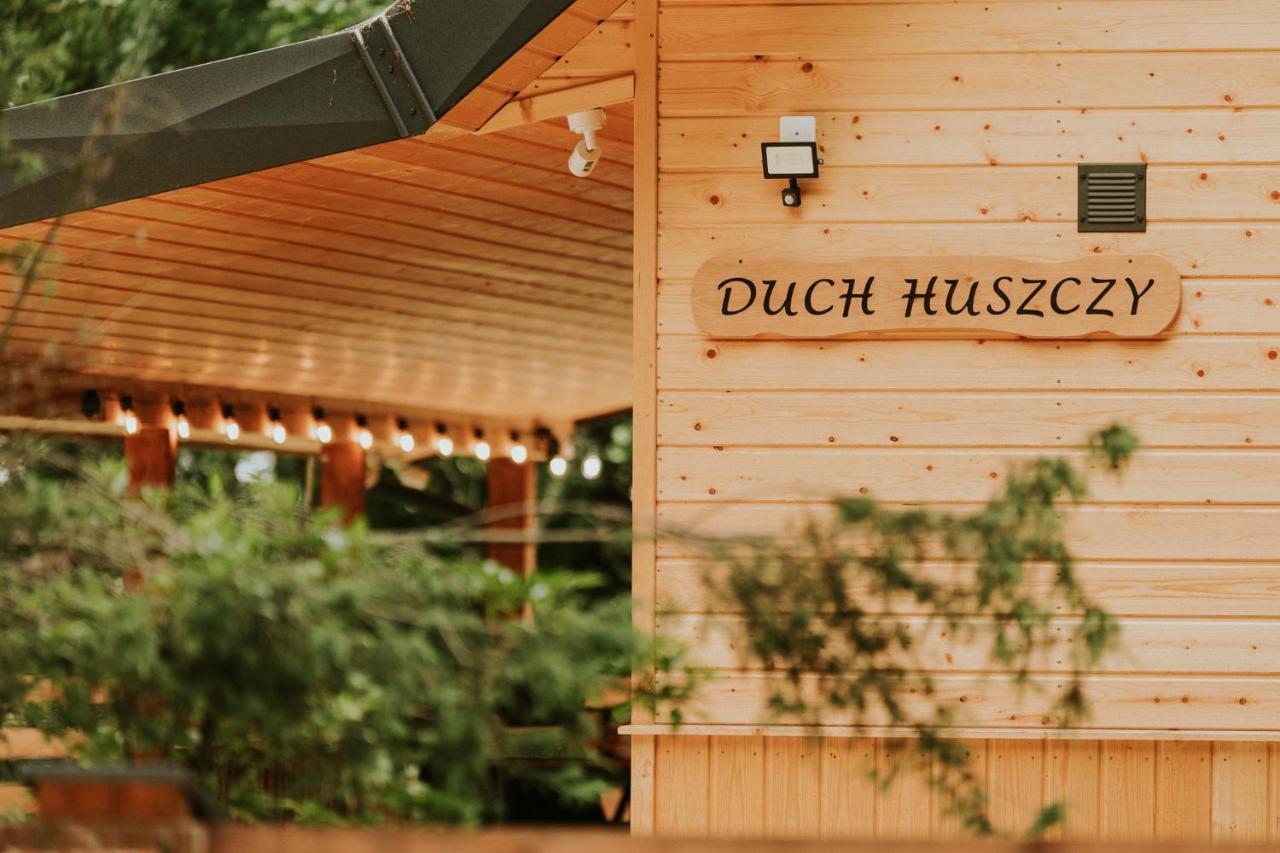 Duch Huszczy w środku sosnowego lasu Lomazy Zewnętrze zdjęcie